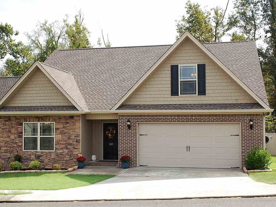 1st image of 3062 Pin Oaks Cir NE