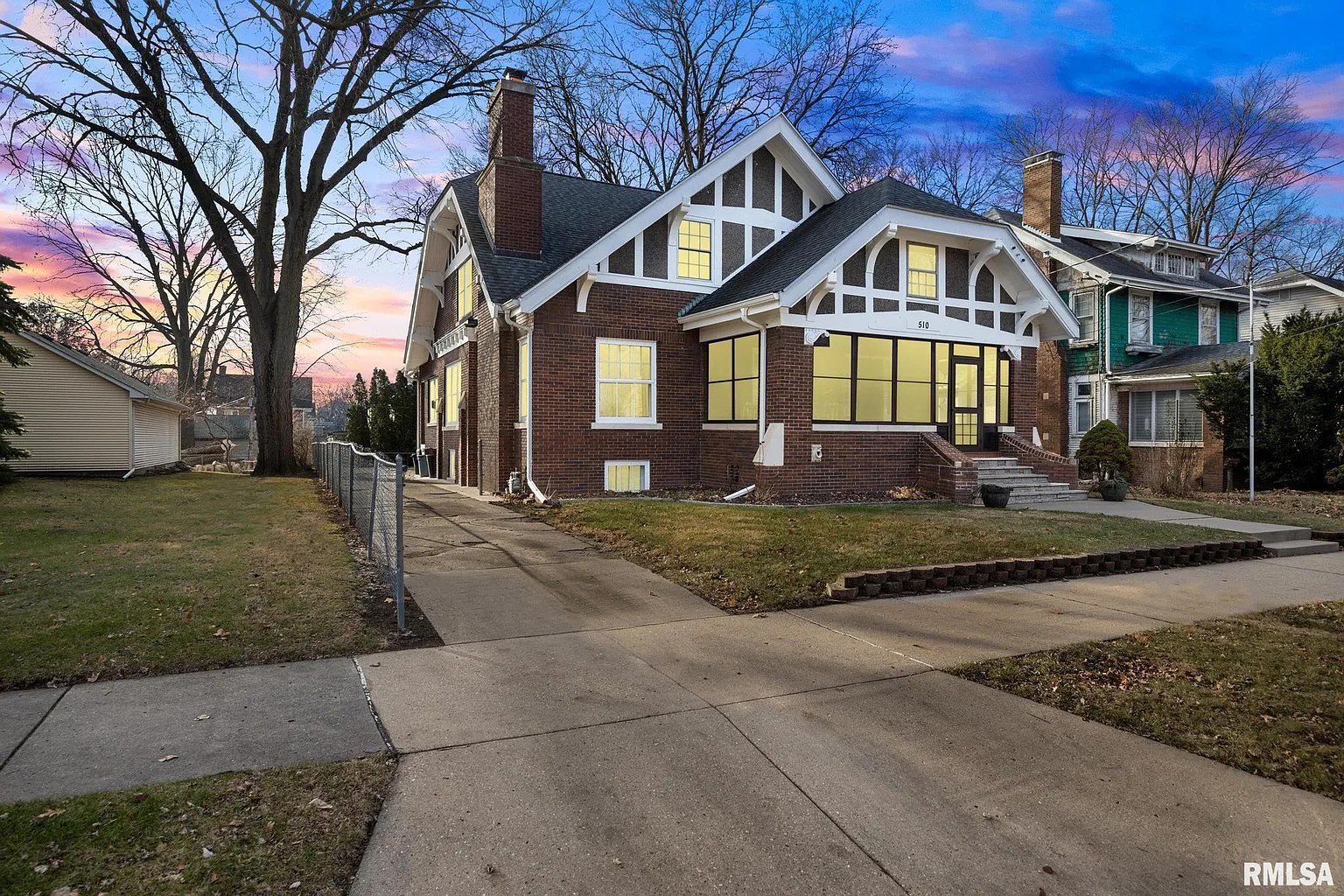 510 W Armstrong Ave photo 1