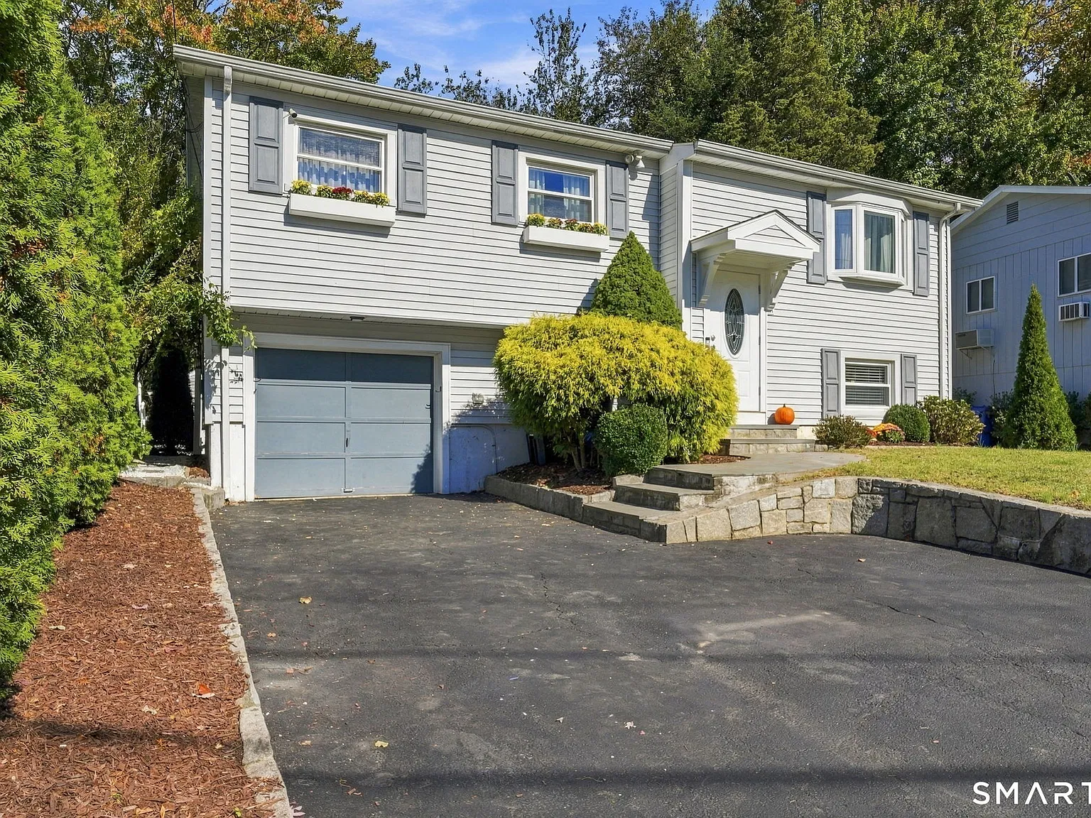 3 bed, 2.0 bath, 1748 sqft, $4,700 — Photo 2