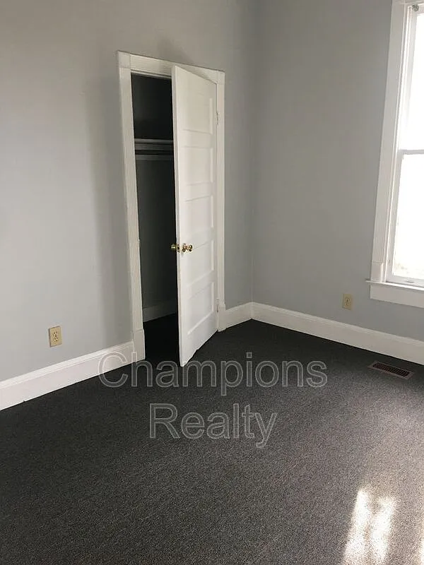 2 bed, 1.0 bath, $900 — Photo 4