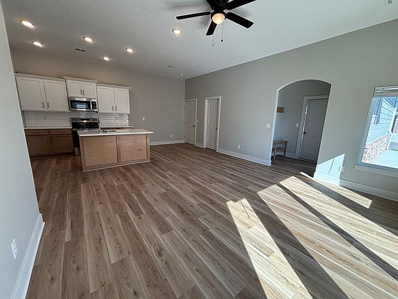 2nd image of 1823 S Hickory Creek Ct