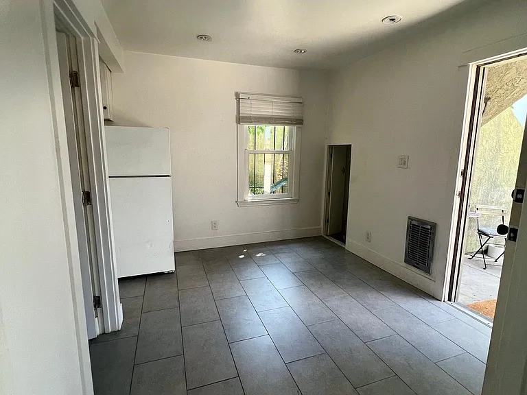 1152 N Sycamore Ave #5 — Photo 4
