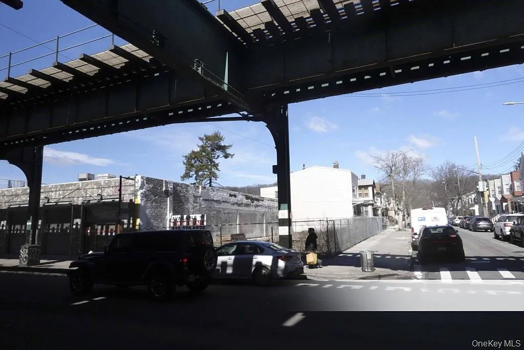 78-19 Jamaica Avenue photo 1