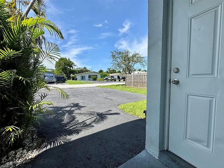 838 SW 14th St — Photo 28