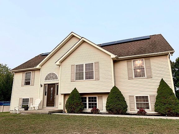 3rd image of 14 Rose Ann Dr