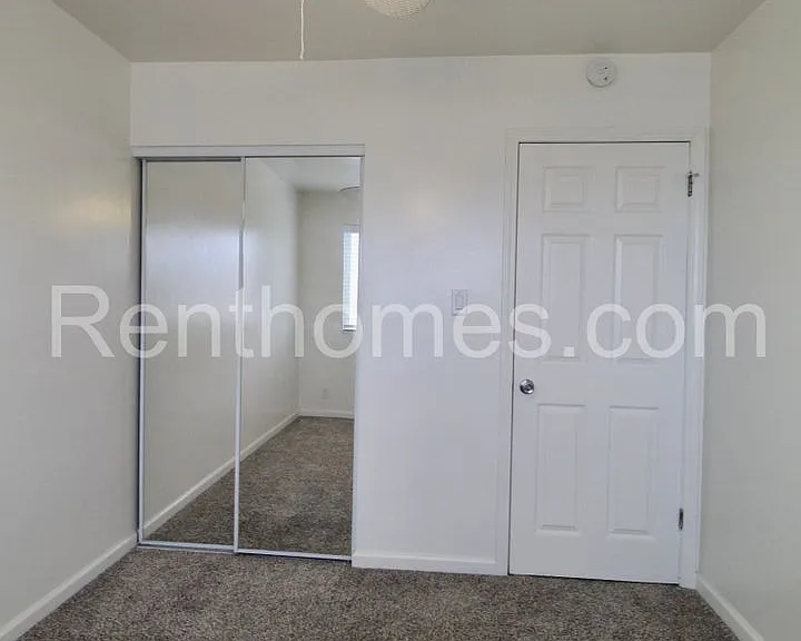 2345 Comstock St — Photo 12