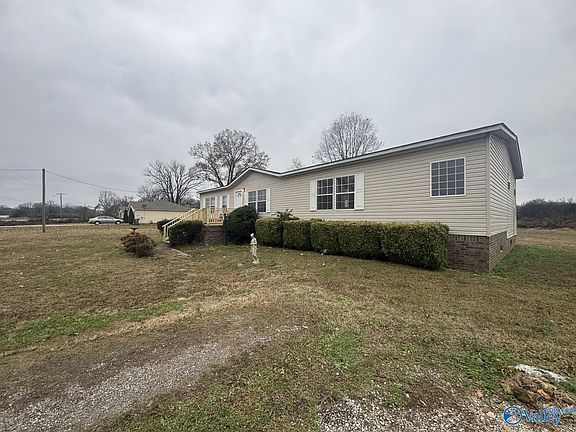 3rd image of 414 Sanderson Ln