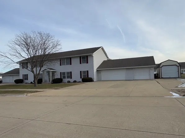 933 Country Club Dr, Maquoketa, IA 52060