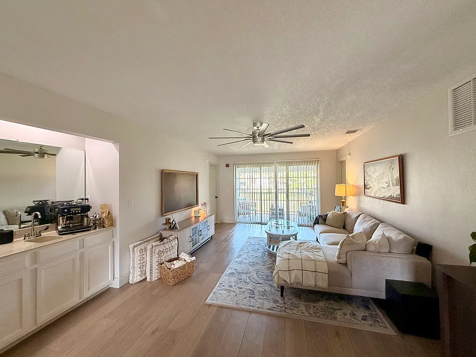 3310 Clubside Dr