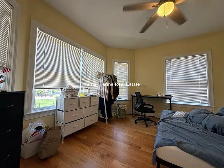 118 Holland St — Photo 10