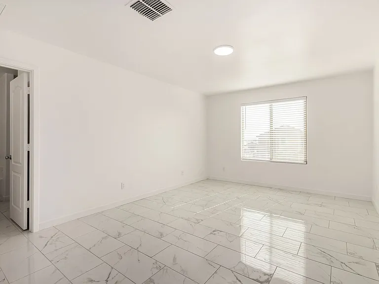 24409 W Sheraton Ln — Photo 16