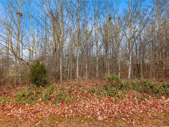 3525 Doral Ct, Tobaccoville, NC 27050