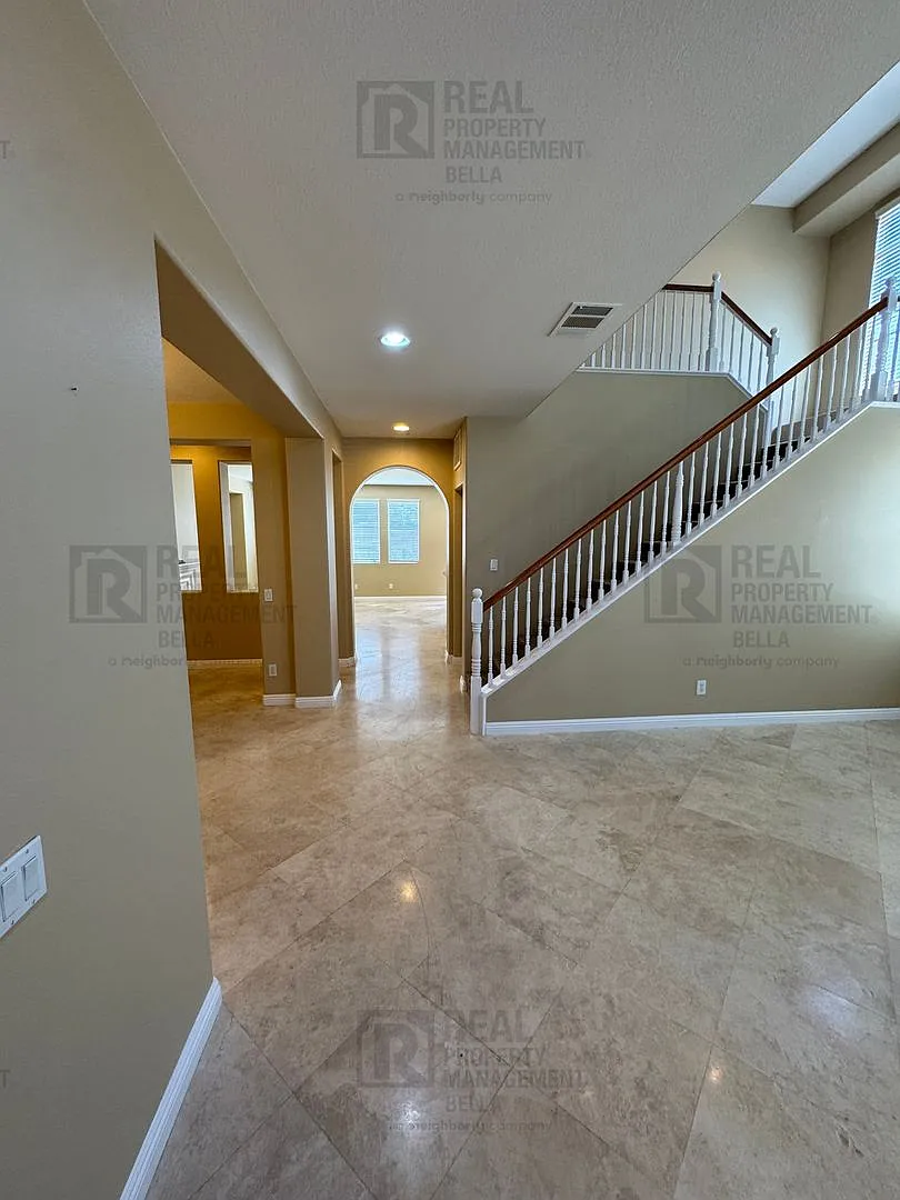 Building Photo - 34580 Sourwood Way