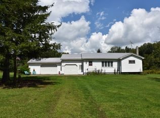 1902 W Center Rd, Linesville, PA 16424