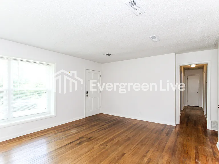 319 Pope Dr — Photo 3