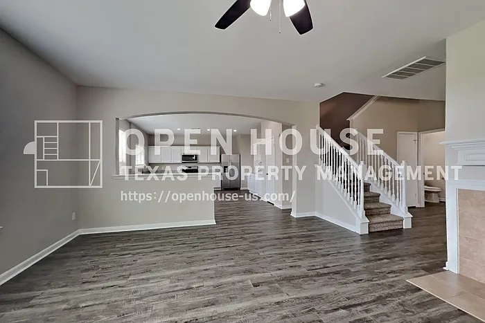 3 bed, 2.5 bath, 2704 sqft, $2,330 — Photo 4