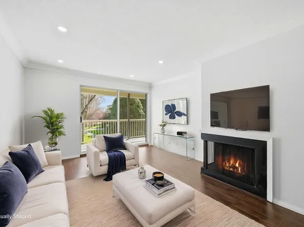 10631 No 3 Rd #208, Richmond, BC V7A 1V9