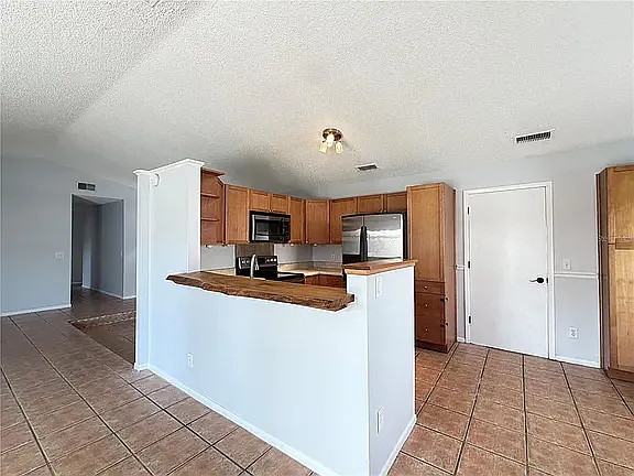 9923 Castleton St — Photo 3