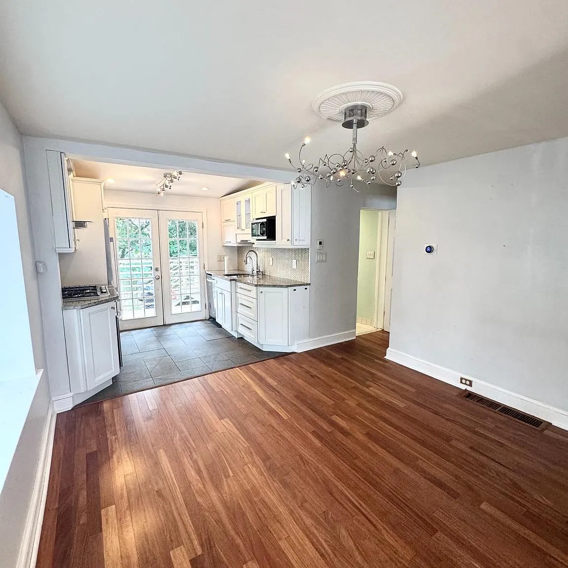 3 bed, 1100 sqft, $2,650 — Photo 4