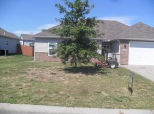 1306 SW 7th St, Oak Grove, MO 64075