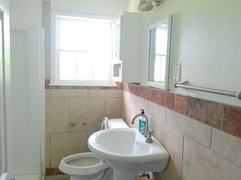 1722 Tarlton St — Photo 11