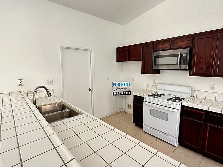 530 Sunset Meadow Ln — Photo 11