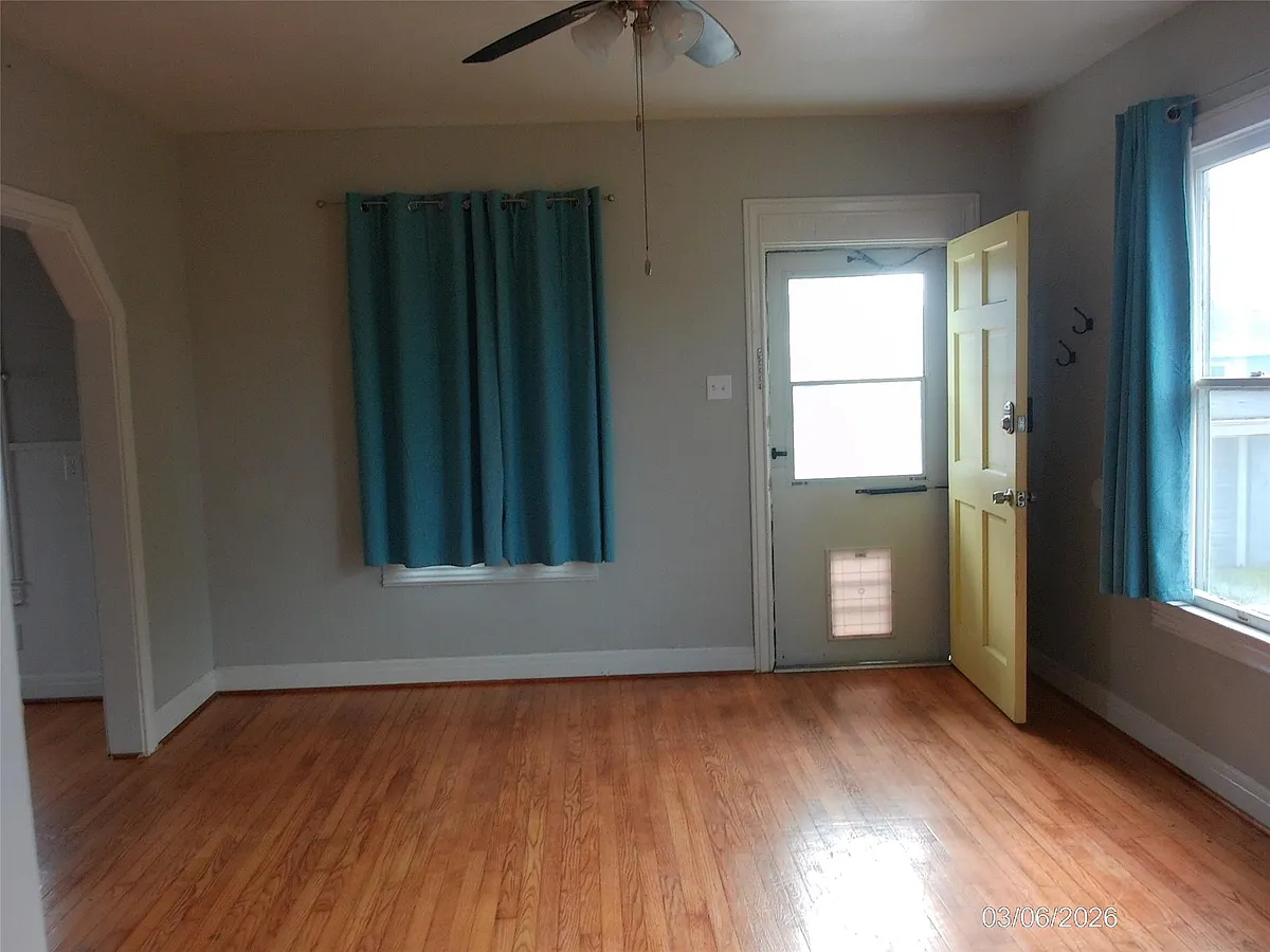 Building Photo - 4619 Avenue S Aly #2
