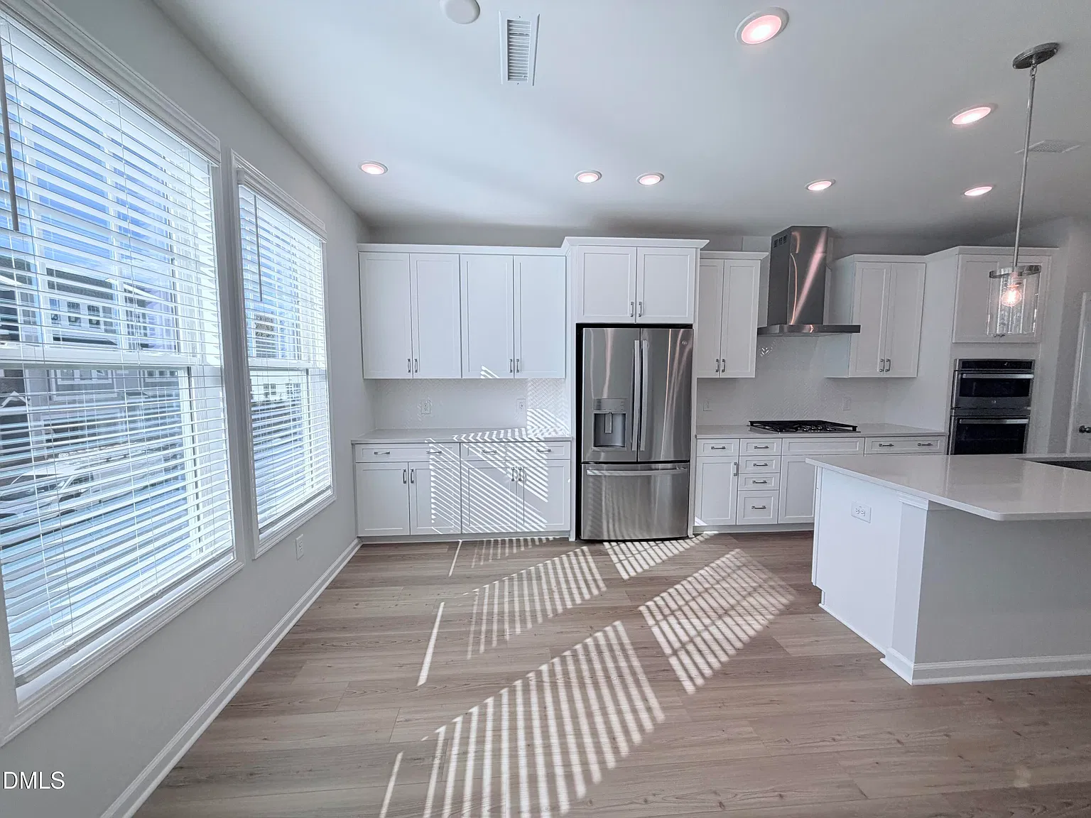 4 bed, 3.5 bath, 2227 sqft, $2,600 — Photo 2