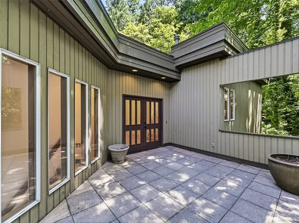 4200 W Lake Sammamish Parkway SE, Bellevue, WA 98008