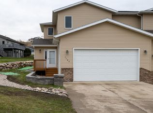 1106 N 33rd St, Bismarck, ND 58501