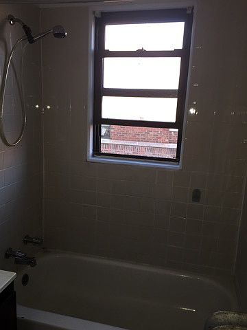 2nd image of 935 W Sunnyside Ave APT 3N
