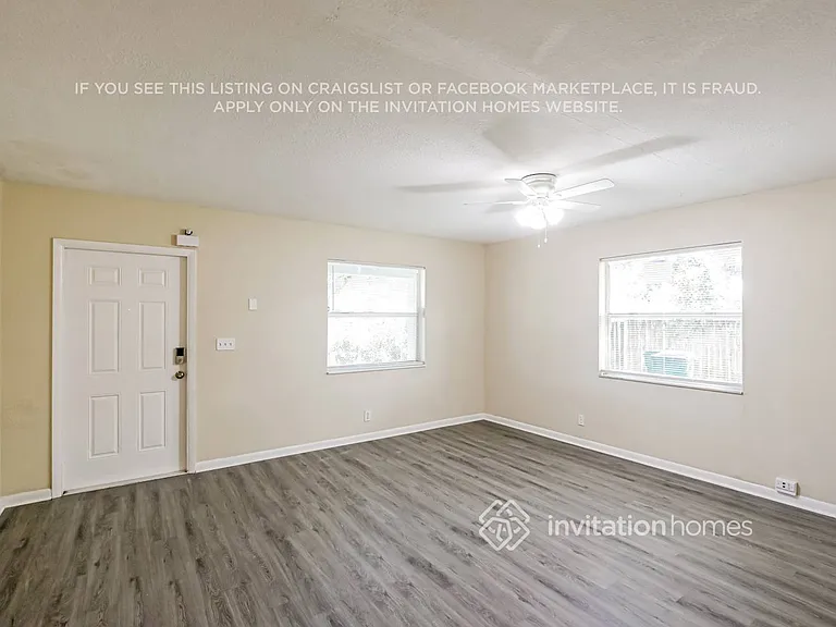 7645 NW 32nd Pl — Photo 4