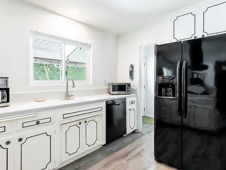 1390 S San Joaquin Dr — Photo 13