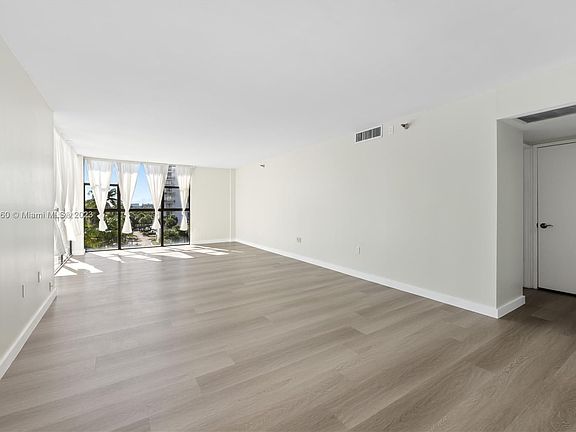5th image of 20505 E Country Club Dr APT 538