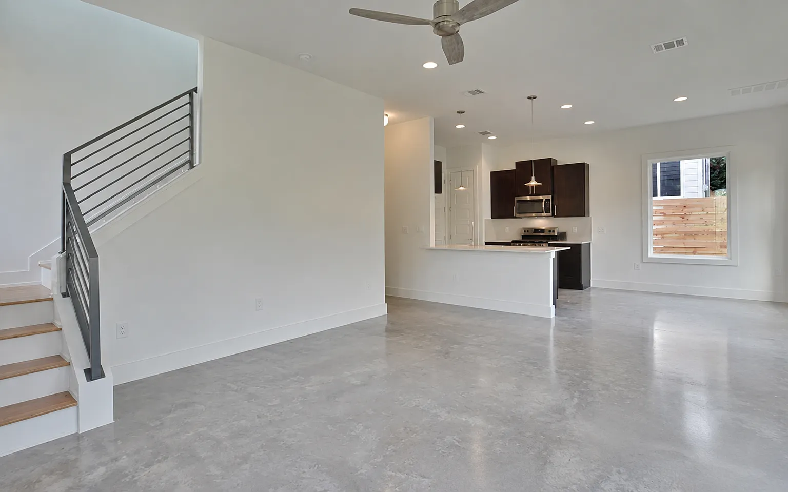 3 bed, 2.5 bath, 1488 sqft, $3,200 — Photo 2