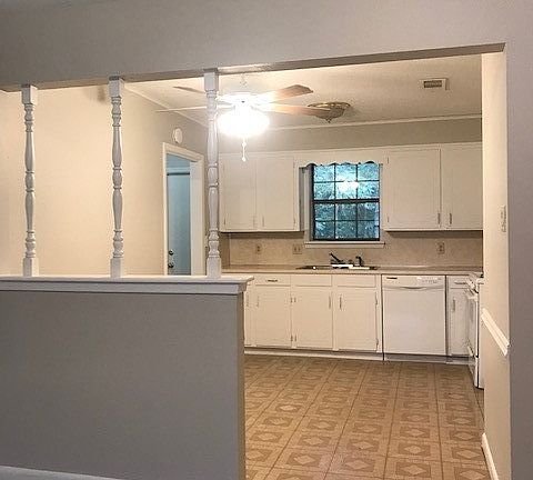 3rd image of 2605 Oakside Dr