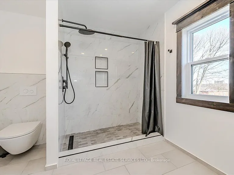 97 Glenmorris St — Photo 35
