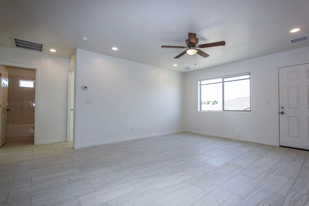 Building Photo - 1251 N Barzona Ave