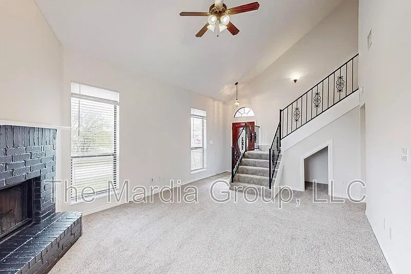 3 bed, 2.5 bath, 1378 sqft, $1,750 — Photo 2