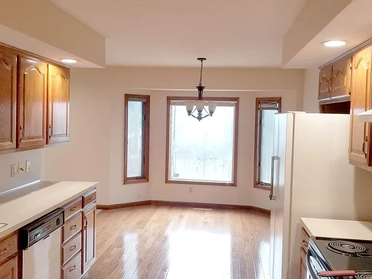 1414 E Powell St — Photo 5