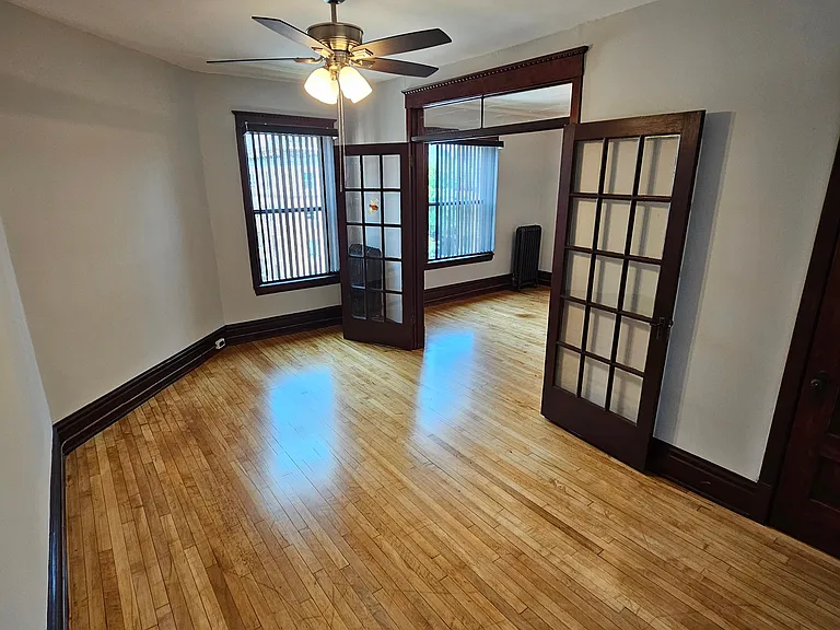 West Franklin Avenue Apartments — Photo 23