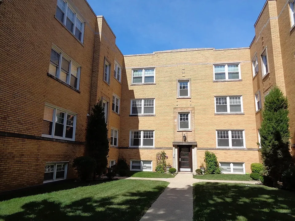 6048 N Francisco Ave #3M