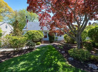 24 Kellogg Pl, Huntington Station, NY 11746
