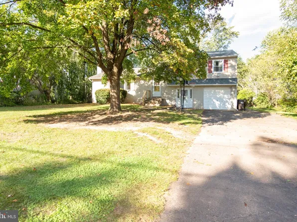 921 W Bristol Rd, Warminster, PA 18974