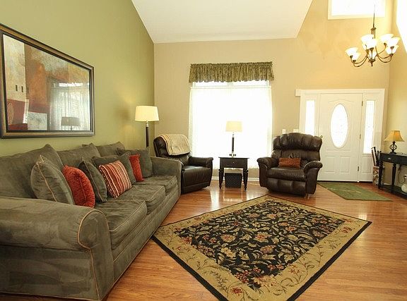 3rd image of 844 Tallgrass Dr