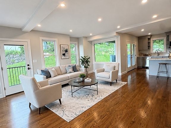 4th image of 20 Bellair St #A