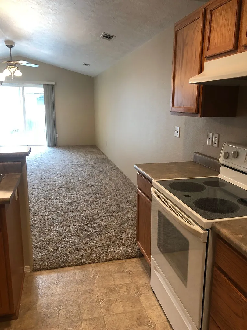 R1210 SW Sun Glo Drive — Photo 4
