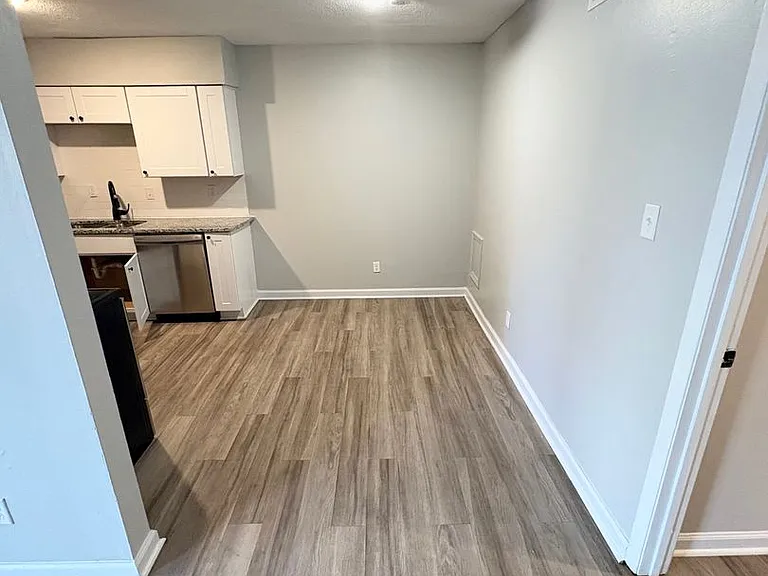 3570 Mynders Ave — Photo 2