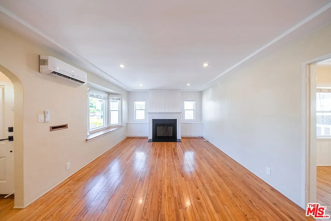 3 bed, 2.0 bath, 1333 sqft, $5,200 — Photo 4