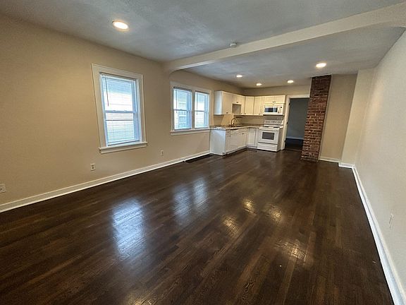 3rd image of 833 E 21st Ave APT 1E